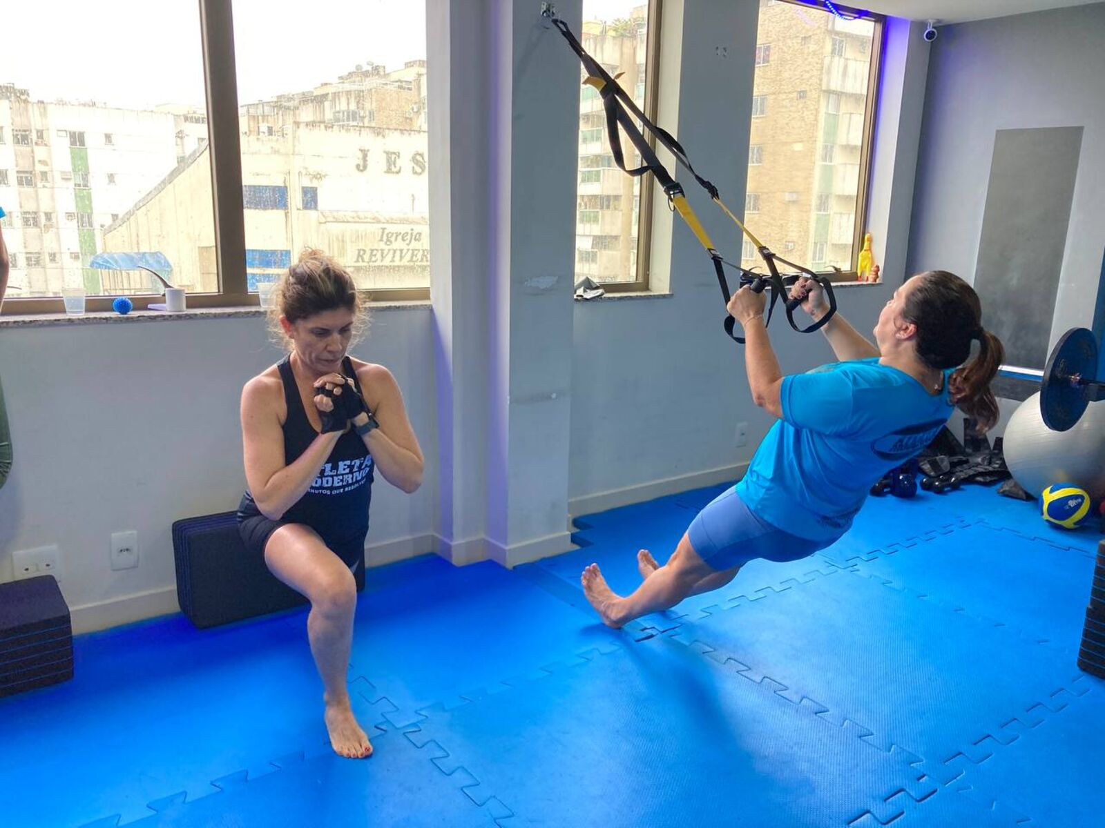 Aula de TRX no CT Atleta Moderno